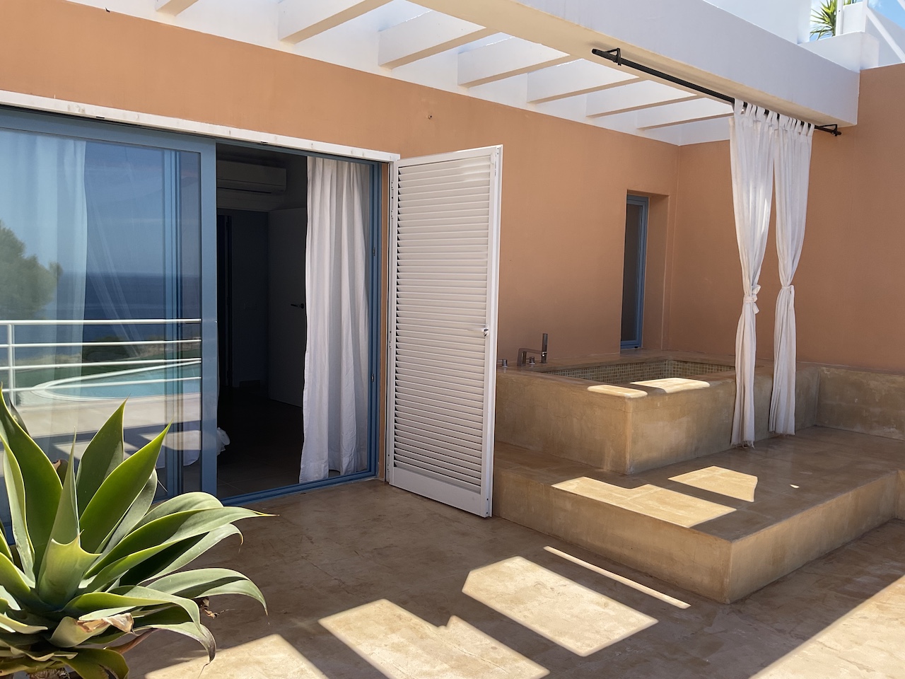 Resa estates huis huren for rent Cala Tarida 1 Terrace 3.jpg